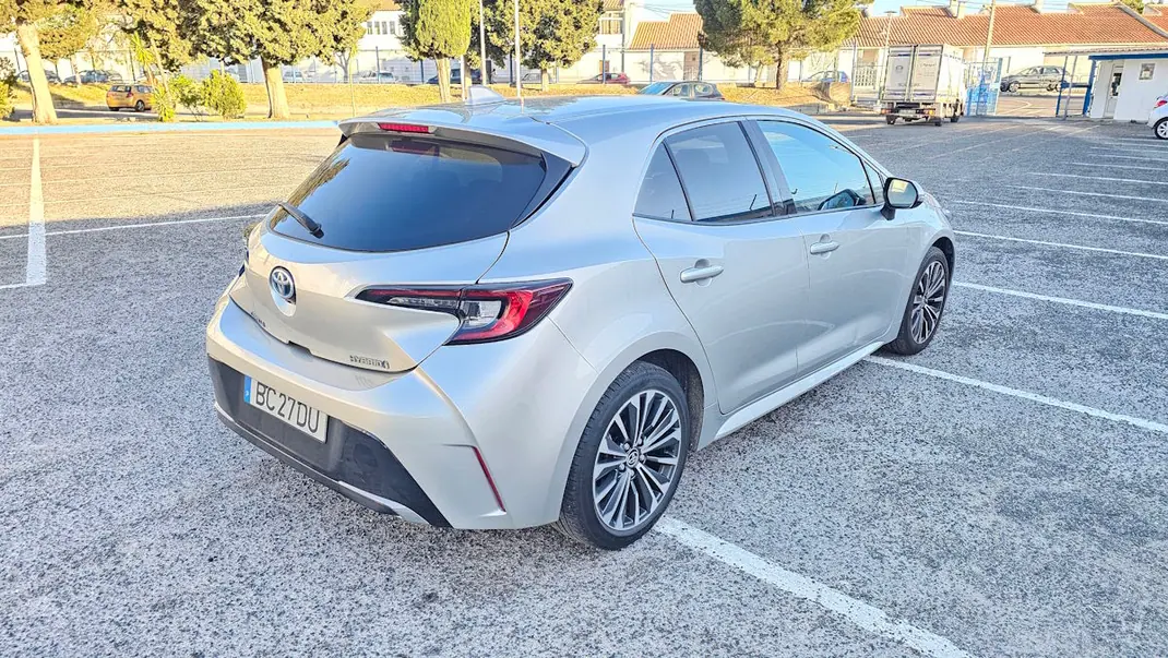 Toyota Corolla 2023 - 25900 EUR, 52000 km - AUTO.MOTO.pt - 52000km - foto 4 de 14