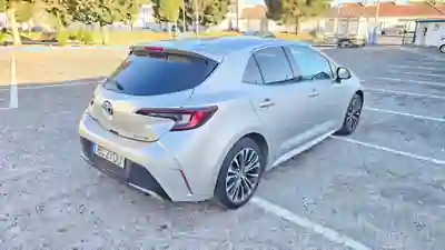 Toyota Corolla 2023 - 25900 EUR, 52000 km - AUTO.MOTO.pt - 52000km - foto 4 de 14