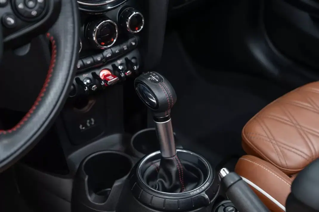 MINI 2017 - 25950 EUR, 65000 km - AUTO.MOTO.pt - 65000km - foto 18 de 41