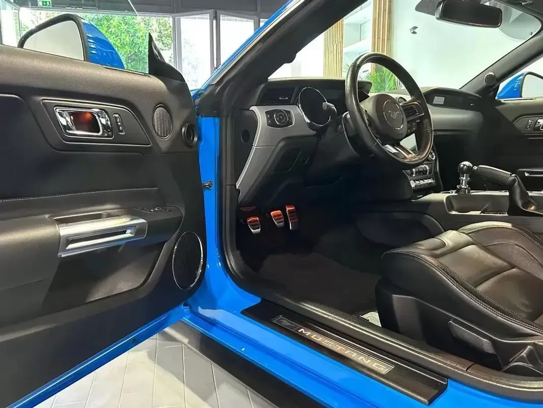 Ford Mustang 2017 - 53900 EUR, 24000 km - AUTO.MOTO.pt - 24000km - foto 8 de 12