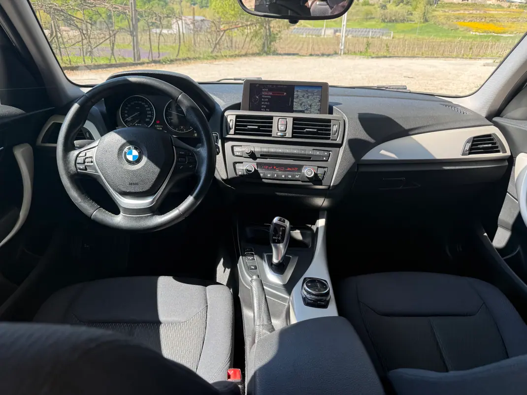 BMW 118 2013 - 10500 EUR, 192500 km - AUTO.MOTO.pt - 192500km - foto 8 de 10