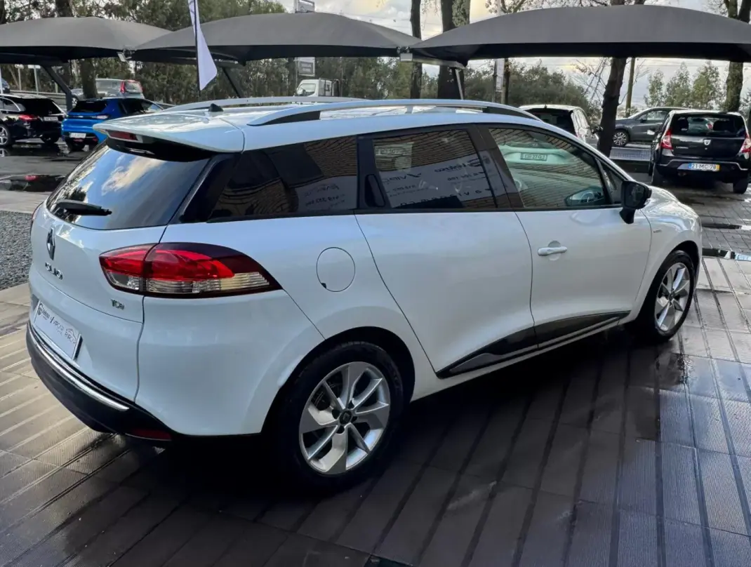 Renault Clio Sport Tourer 2016 - 8900 EUR, 219000 km - AUTO.MOTO.pt - 219000km - foto 2 de 7