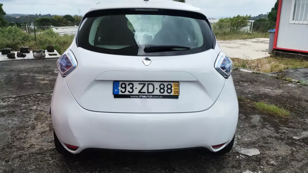 Renault Zoe 2019 - 12500 EUR, 70000 km - AUTO.MOTO.pt - 70000km - foto 6 de 28