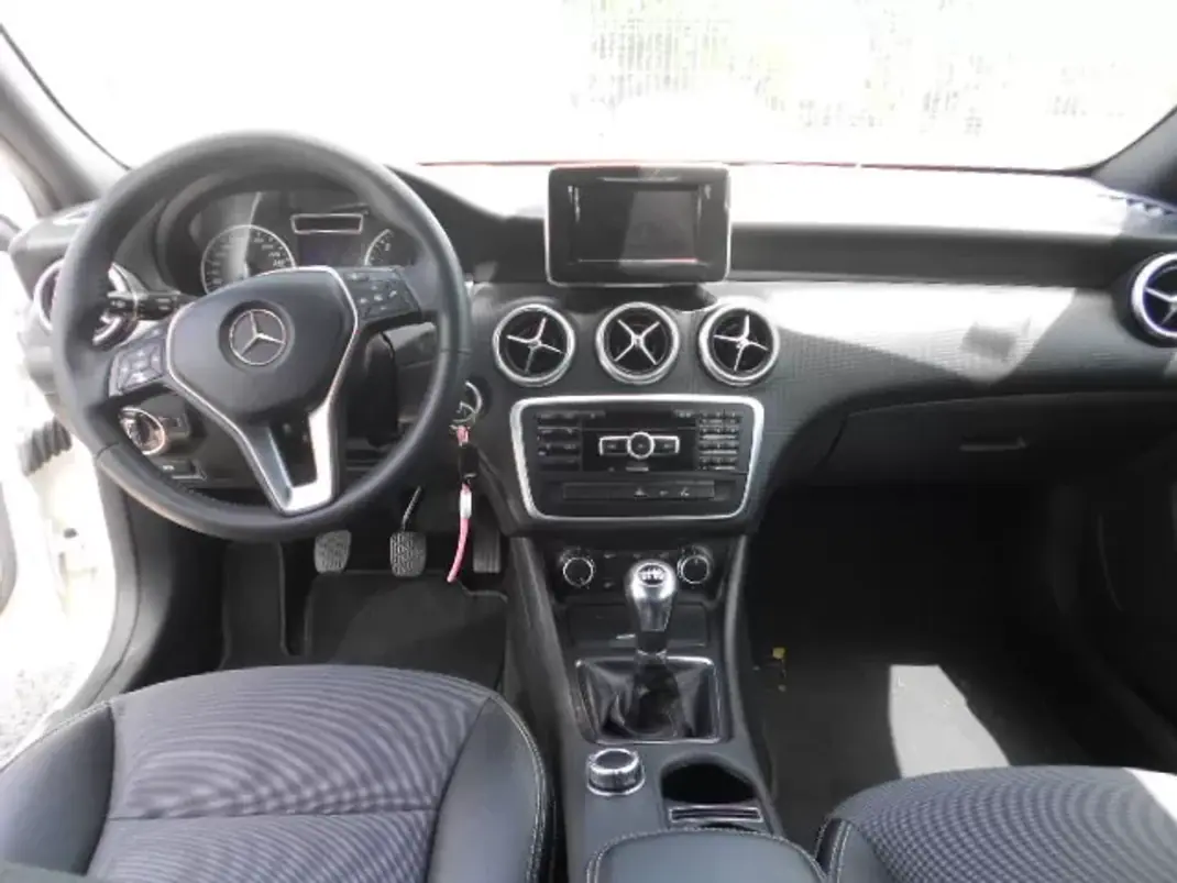 Mercedes-Benz A 180 2014 - 16900 EUR, 118688 km - AUTO.MOTO.pt - 118688km - foto 13 de 14