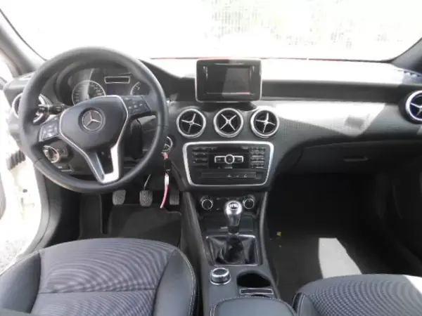 Mercedes-Benz A 180 2014 - 16900 EUR, 118688 km - AUTO.MOTO.pt - 118688km - foto 13 de 14