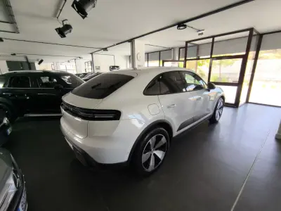Porsche Macan 2025 - 76875 EUR, 17000 km - AUTO.MOTO.pt - 17000km - foto 17 de 19