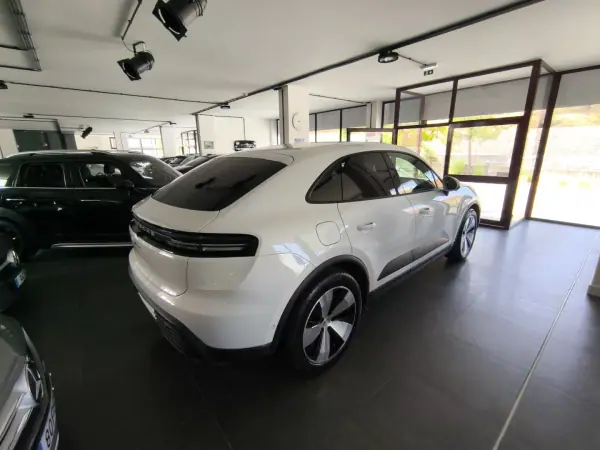 Porsche Macan 2025 - 76875 EUR, 17000 km - AUTO.MOTO.pt - 17000km - foto 17 de 19