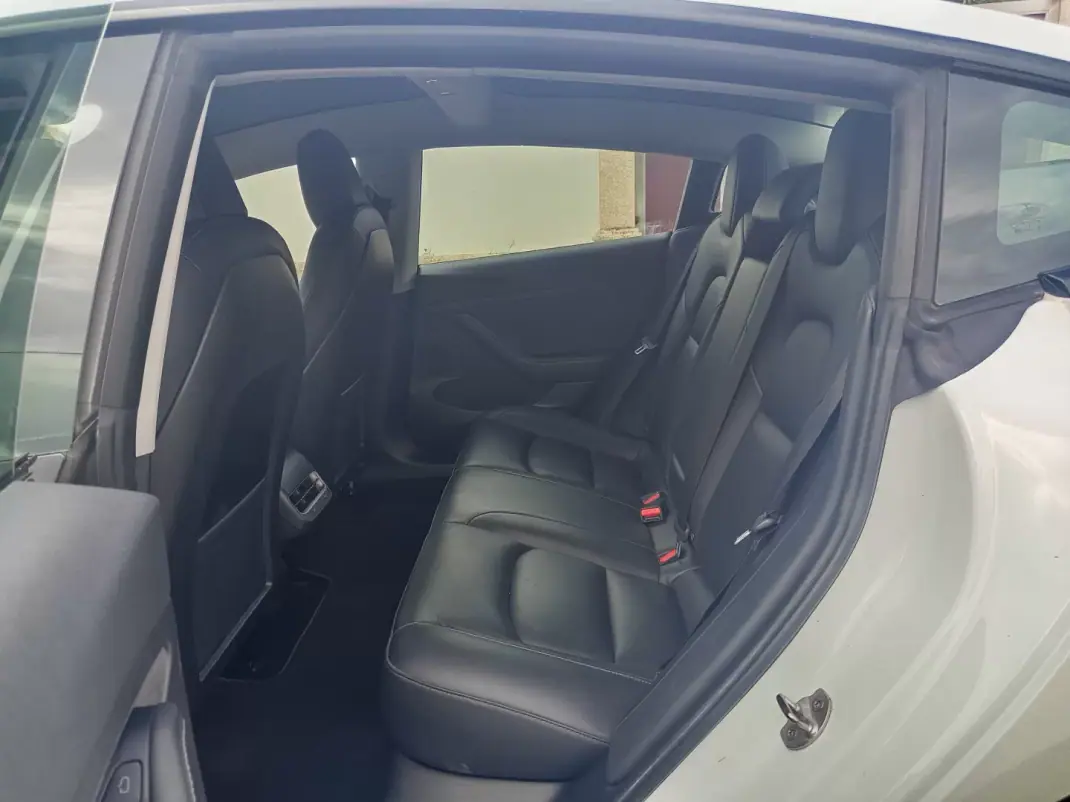 Tesla Model 3 2021 - 28990 EUR, 78600 km - 78600km - foto 12 de 18