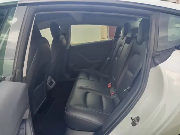 Tesla Model 3 2021 - 28990 EUR, 78600 km - 78600km - foto 12 de 18