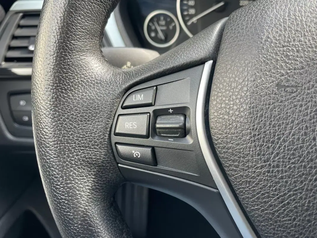 BMW 418 Gran Coupé 2015 - 19900 EUR, 87000 km - AUTO.MOTO.pt - 87000km - foto 28 de 35