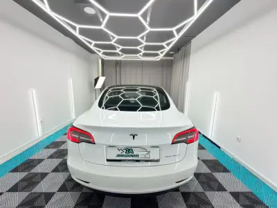 Tesla Model 3 2019 - 22750 EUR, 159999 km - AUTO.MOTO.pt - 159999km - foto 7 de 23
