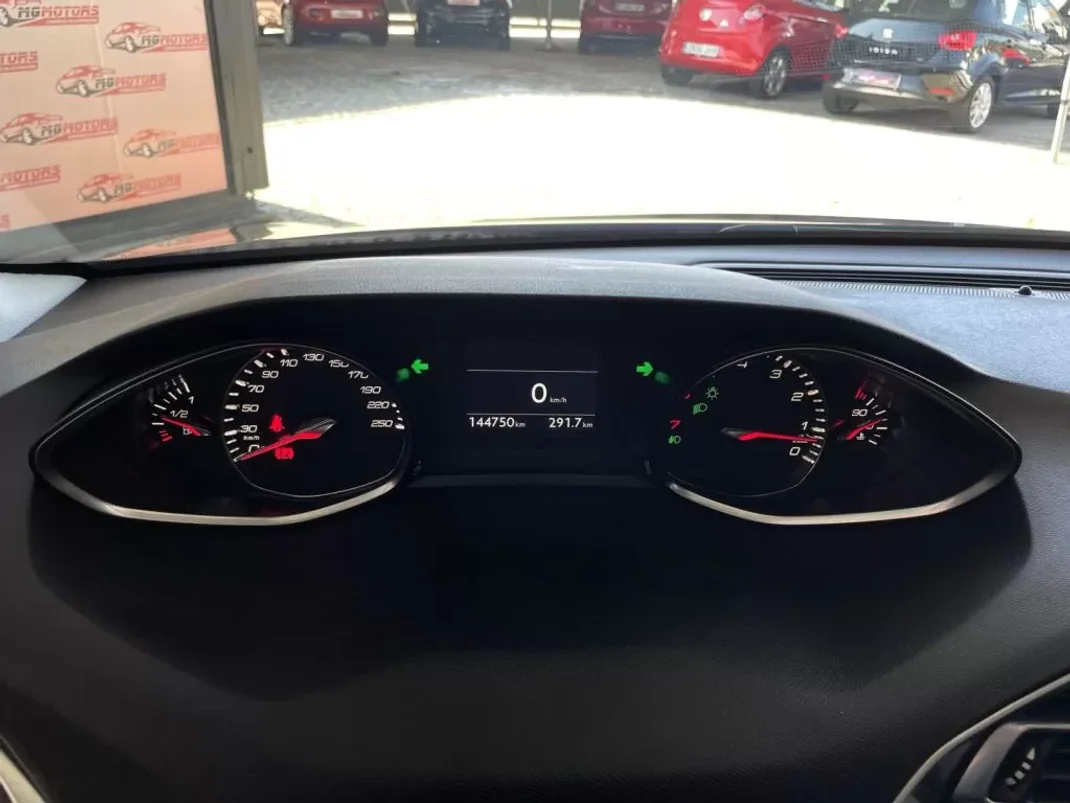 Peugeot 308 2015 - 12500 EUR, 144858 km - AUTO.MOTO.pt - 144858km - foto 32 de 73