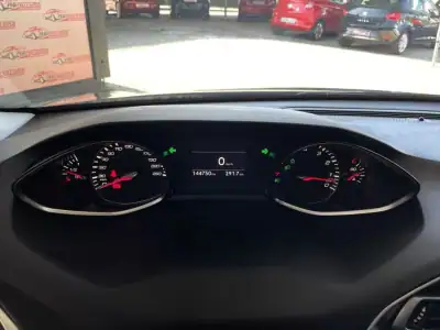 Peugeot 308 2015 - 12500 EUR, 144858 km - AUTO.MOTO.pt - 144858km - foto 32 de 73