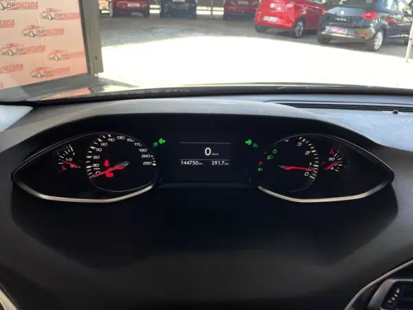 Peugeot 308 2015 - 12500 EUR, 144858 km - AUTO.MOTO.pt - 144858km - foto 32 de 73