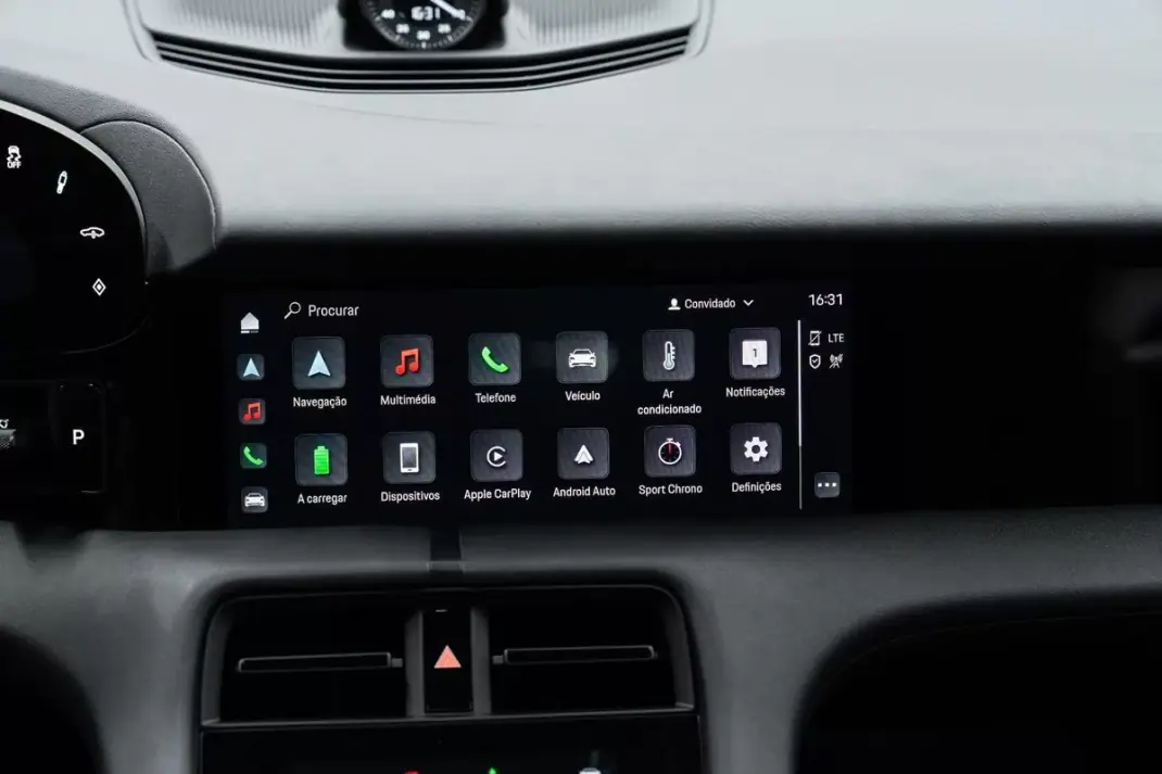 Porsche Taycan 2024 - 84950 EUR, 8000 km - AUTO.MOTO.pt - 8000km - foto 37 de 58