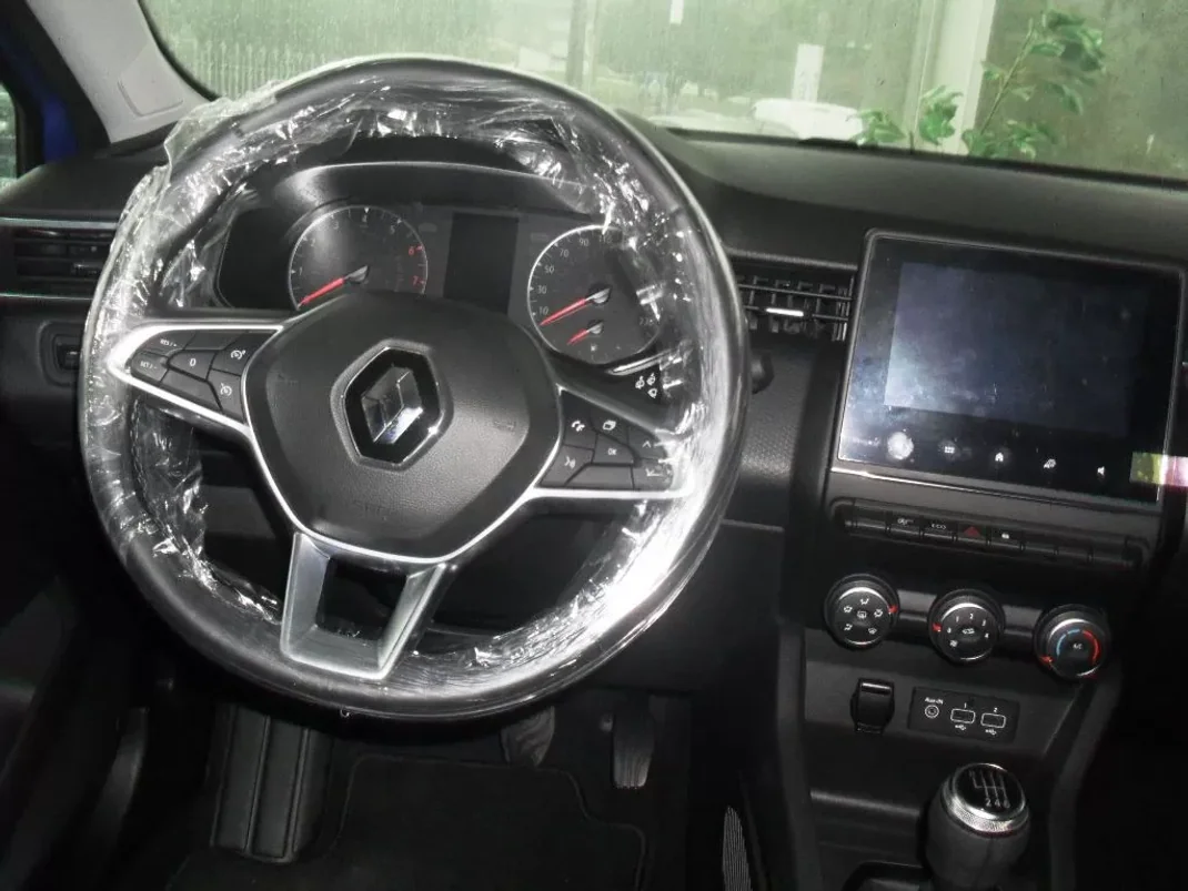 Renault Clio 2021 - 14950 EUR, 8700 km - 8700km - foto 9 de 10