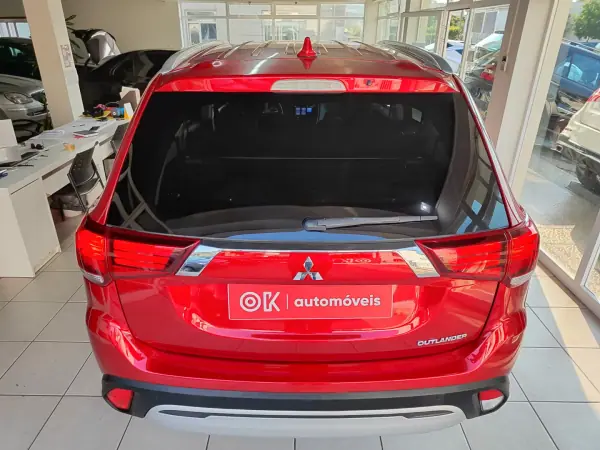 Mitsubishi Outlander 2021 - 18900 EUR, 141000 km - AUTO.MOTO.pt - 141000km - foto 10 de 37
