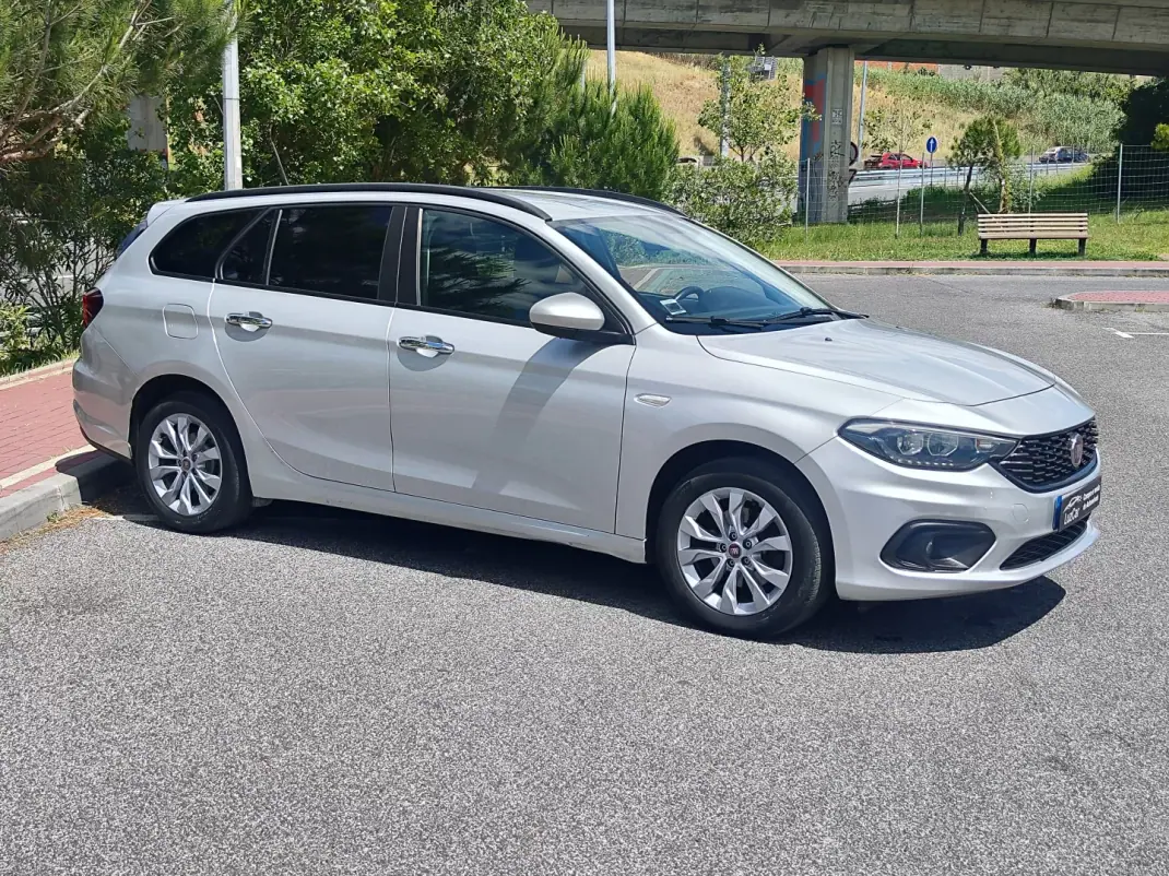 Fiat Tipo Station Wagon 2019 - 10780 EUR, 103800 km - AUTO.MOTO.pt - 103800km - foto 5 de 38