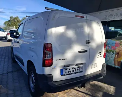 Citroën Berlingo 2020 - 12950 EUR, 97500 km - AUTO.MOTO.pt - 97500km - foto 5 de 7