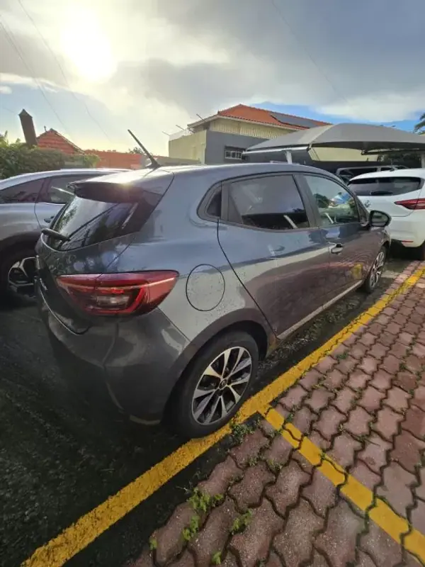 Renault Clio 2020 - 14750 EUR, 99575 km - AUTO.MOTO.pt - 99575km - foto 2 de 5