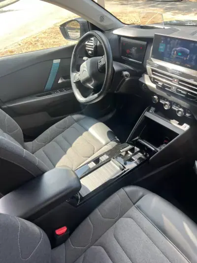 Citroën e-C4 2022 - 19900 EUR, 75680 km - AUTO.MOTO.pt - 75680km - foto 43 de 71