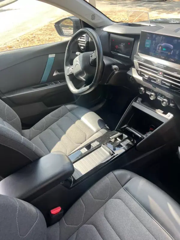 Citroën e-C4 2022 - 19900 EUR, 75680 km - AUTO.MOTO.pt - 75680km - foto 43 de 71