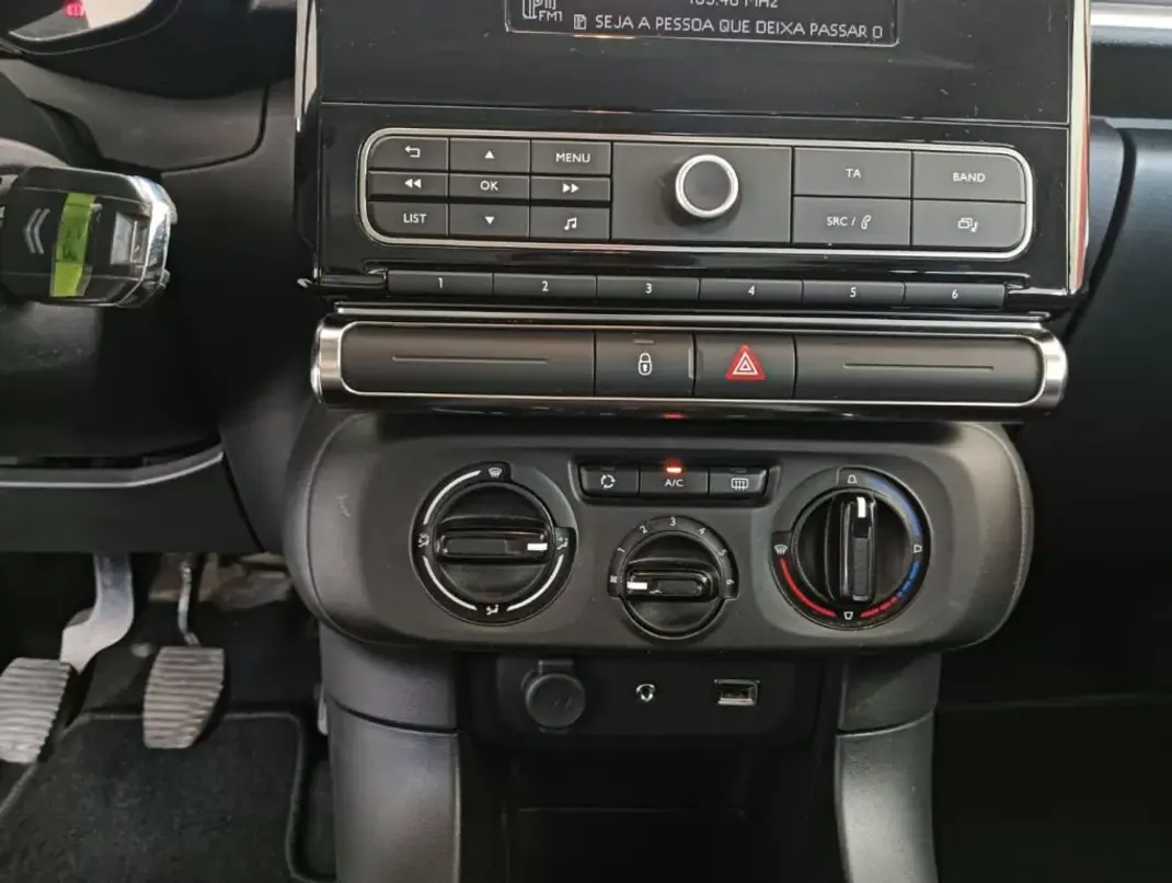 Citroën C3 2018 - 13800 EUR, 156000 km - AUTO.MOTO.pt - 156000km - foto 11 de 14