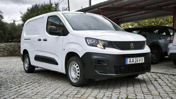 Peugeot Partner 2020 - 14490 EUR, 110714 km - AUTO.MOTO.pt - 110714km - foto 4 de 10