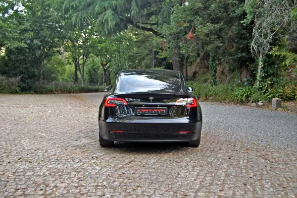 Tesla Model 3 2020 - 22750 EUR, 81000 km - AUTO.MOTO.pt - 81000km - foto 4 de 15