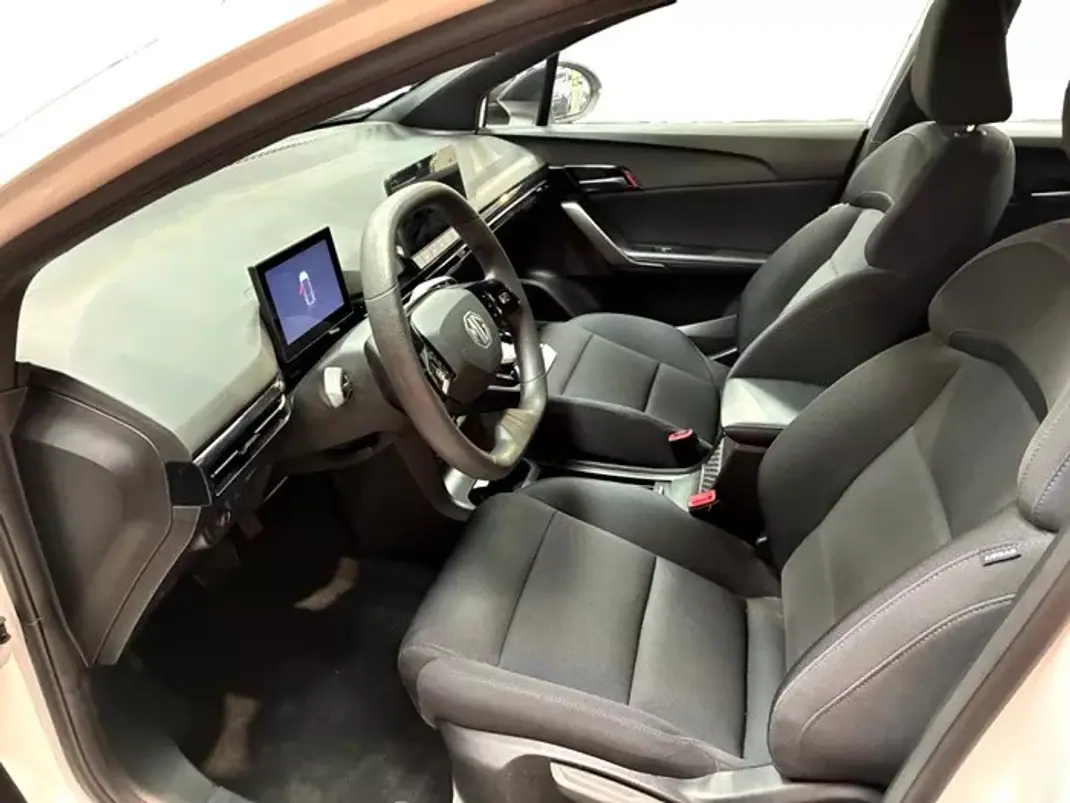 MG MG4 2023 - 18989 EUR, 24822 km - AUTO.MOTO.pt - 24822km - foto 9 de 17