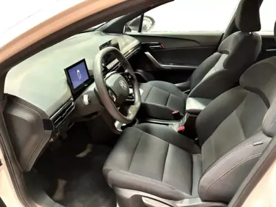 MG MG4 2023 - 18989 EUR, 24822 km - AUTO.MOTO.pt - 24822km - foto 9 de 17