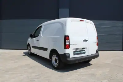 Peugeot Partner 1.6 Blue-HDi Confort L1 2018 - 10000 EUR, 235830 km - AUTO.MOTO.pt - 235830km - foto 7 de 17