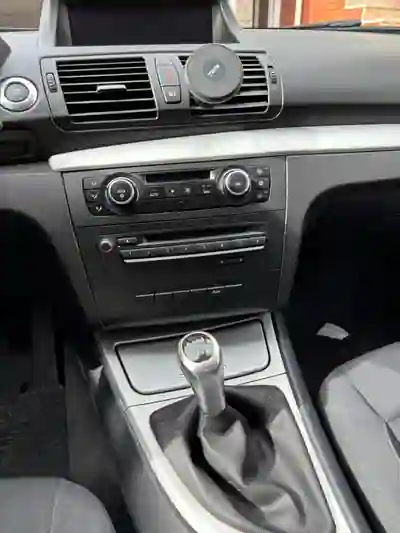 BMW 118 2010 - 6748 EUR, 356000 km - AUTO.MOTO.pt - 356000km - foto 6 de 12