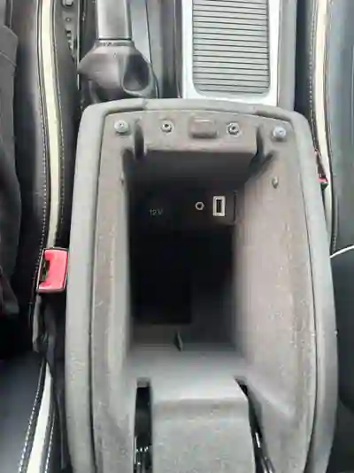 Ford Mondeo 2014 - 7490 EUR, 195600 km - AUTO.MOTO.pt - 195600km - foto 13 de 14