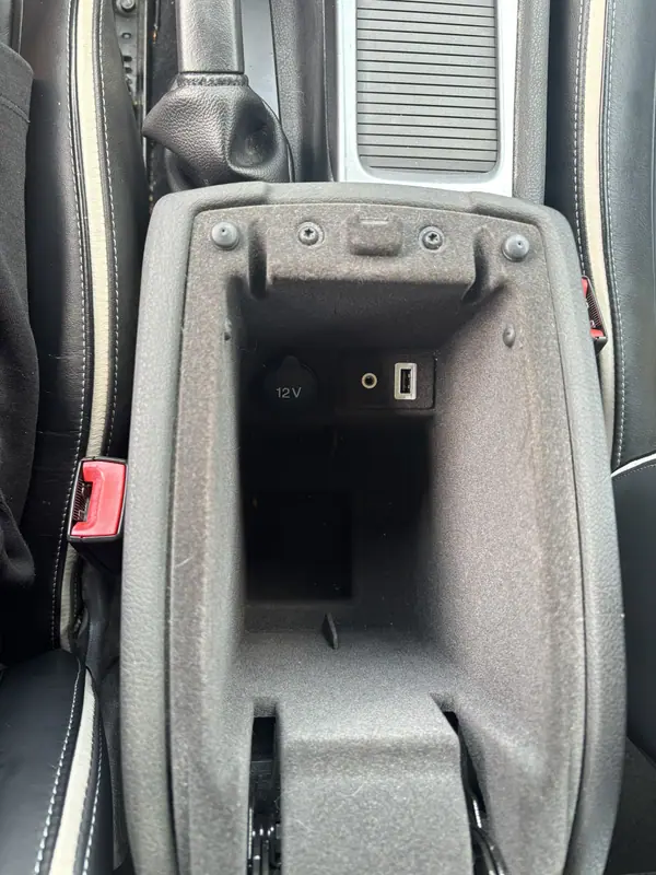 Ford Mondeo 2014 - 5900 EUR, 195600 km - AUTO.MOTO.pt - 195600km - foto 13 de 14