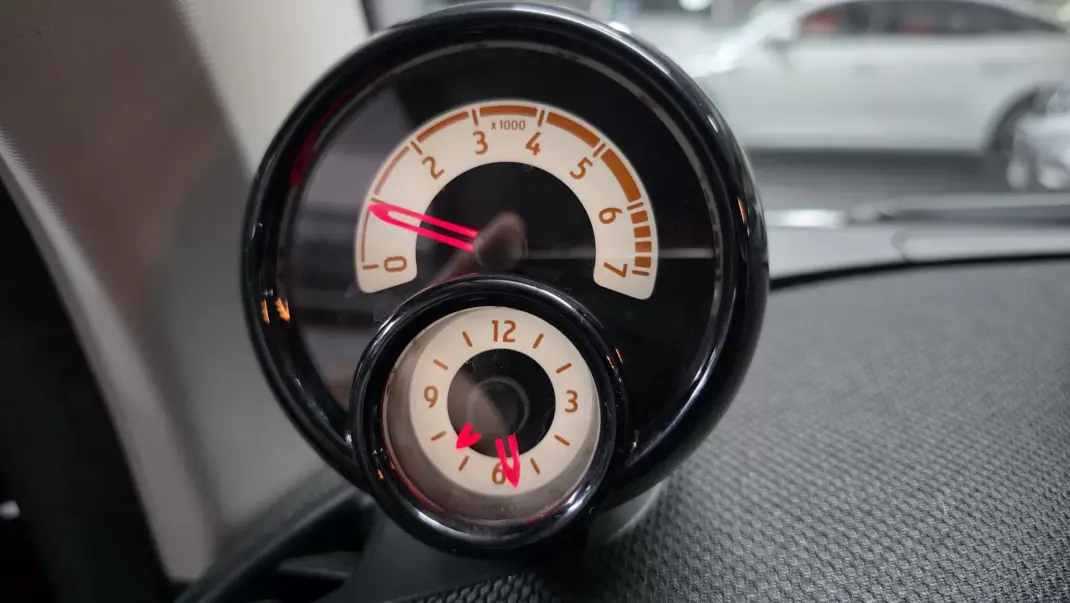 Smart ForTwo Coupé 2018 - 14990 EUR, 72000 km - AUTO.MOTO.pt - 72000km - foto 9 de 37