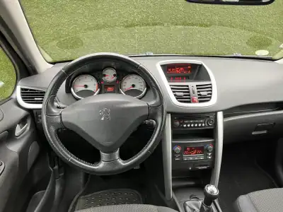 Peugeot 207 2012 - 7750 EUR, 138000 km - AUTO.MOTO.pt - 138000km - foto 3 de 16