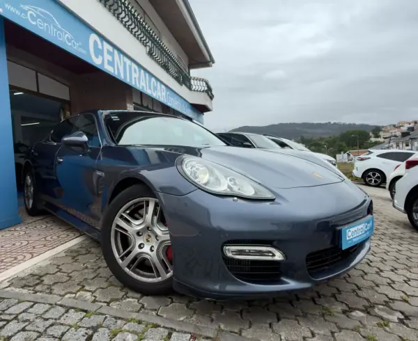 Porsche Panamera 4.8 Turbo PDK 500Cv | GPS | CÂMARA 2010 Gasolina — 73 000 km · Porto Porsche Panamera 4.8 Turbo PDK 500Cv | GPS | CÂMARA 2010 Gasolina