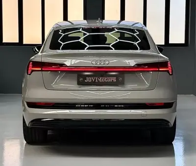 Audi Q8 e-Tron Sportback 2021 - 33950 EUR, 159218 km - AUTO.MOTO.pt - 159218km - foto 4 de 28
