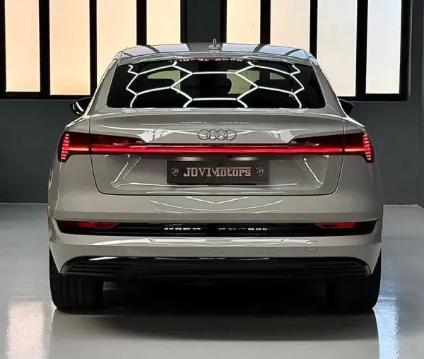 Audi Q8 e-Tron Sportback 2021 - 33950 EUR, 159218 km - AUTO.MOTO.pt - 159218km - foto 4 de 28