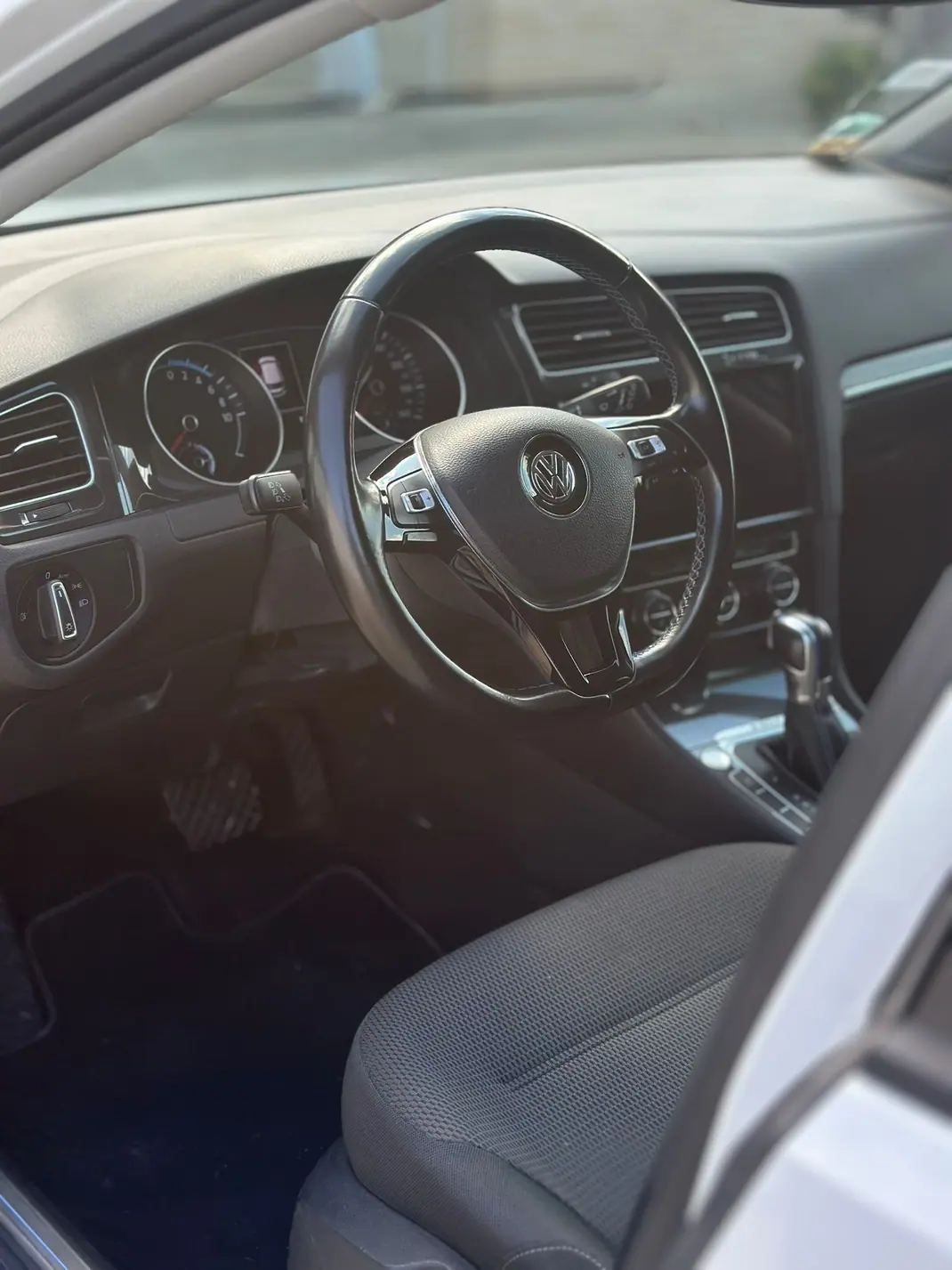Volkswagen e-Golf 2019 - 12500 EUR, 104000 km - 104000km - foto 6 de 6