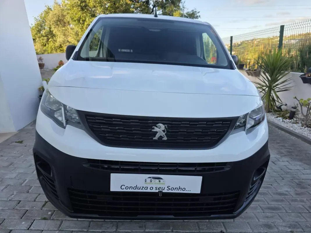 Peugeot Partner 2019 - 14900 EUR, 73560 km - AUTO.MOTO.pt - 73560km - foto 1 de 52