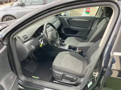 Volkswagen Passat Variant 2014 - 14500 EUR, 144381 km - AUTO.MOTO.pt - 144381km - foto 7 de 15