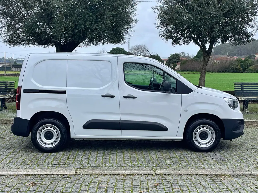 Opel Combo 2022 - 14450 EUR, 90000 km - AUTO.MOTO.pt - 90000km - foto 5 de 37