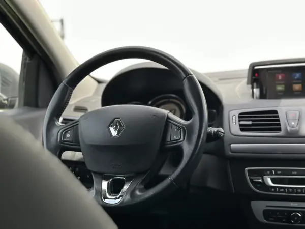 Renault Mégane Sport Tourer 2015 - 7990 EUR, 194000 km - AUTO.MOTO.pt - 194000km - foto 40 de 47