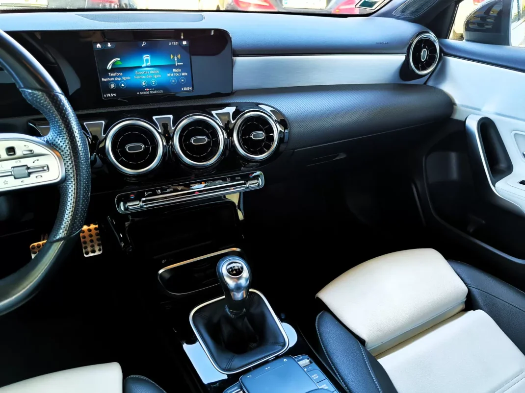 Mercedes-Benz A 180 Limousine 2020 - 25950 EUR, 134000 km - AUTO.MOTO.pt - 134000km - foto 28 de 42