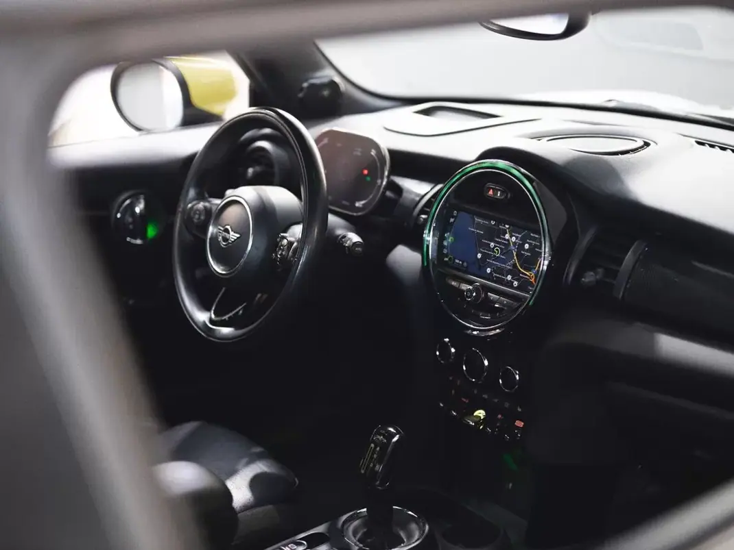 MINI 3 Portas 2019 - 16990 EUR, 70000 km - AUTO.MOTO.pt - 70000km - foto 16 de 23