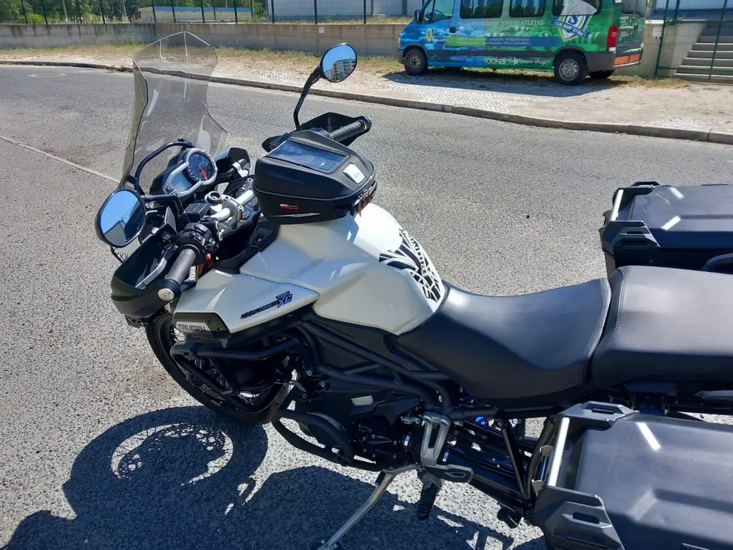 Triumph 2015 - 9000 EUR, 32500 km - 32500km - foto 3 de 15