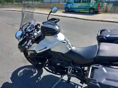 Triumph 2015 - 9000 EUR, 32500 km - 32500km - foto 3 de 15