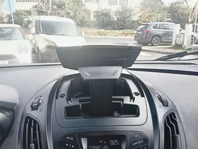 Ford Transit Courier 2020 - 10990 EUR, 129167 km - AUTO.MOTO.pt - 129167km - foto 38 de 52